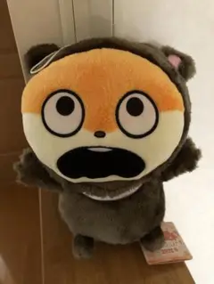 驚いた顔の茶色いぬいぐるみ