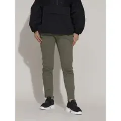 ストレッチテーパードパンツ