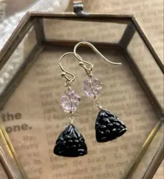 ブラックオニキス　トリリアンフラワー＆アメジストのピアス　14kgf