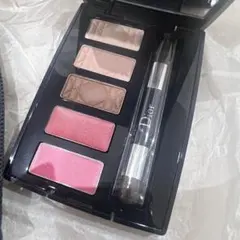 新品 Dior ミニサイズ　アイシャドウ&リップパレットのサムネイル
