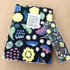 122 taikaネイビー　ブックカバー　文庫本サイズ　栞付き