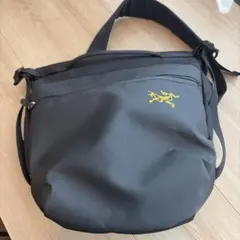 ARC'TERYX ショルダーバッグ ブラックのサムネイル