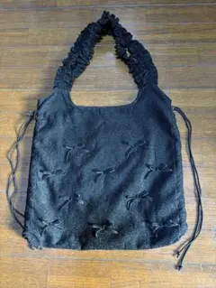 リボン装飾フリル付き黒トートバッグ