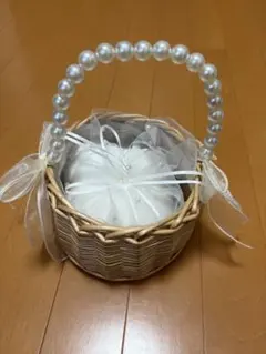 パールハンドル付き ラタン製リングピロー バスケット