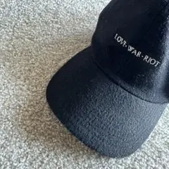 LOVE .WAR.RIOT ブラックベースボールキャップ