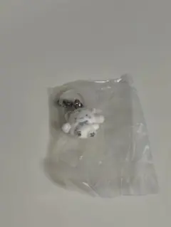 サンリオ　ガチャガチャ　めじるしアクセサリー　ふわふわスノー　シナモロール