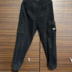 Reebok ブラック カーゴパンツ