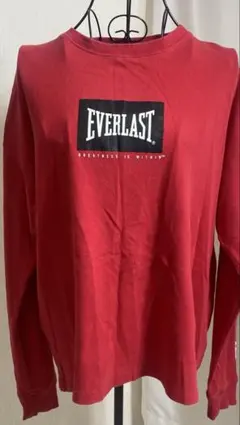 EVERLAST レッド ロゴ入り長袖トレーナー