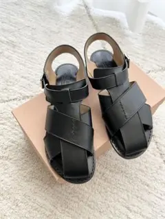 TOD'S レザー クロスストラップ サンダル ブラック - メルカリ