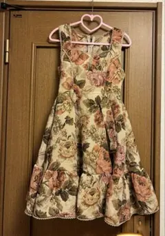 くる実×しまむらノエル・ド・メモワール　ジャンバースカートS ベージュおまけ付き