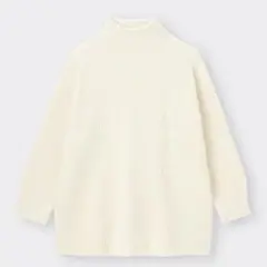 GU パフィータッチオーバーサイズハイネックセーター　オフホワイト　白　ホワイト