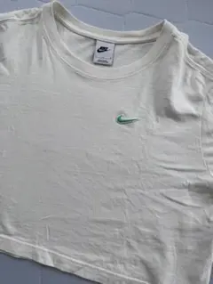 NIKE クロップド丈 半袖Tシャツ Lサイズのサムネイル