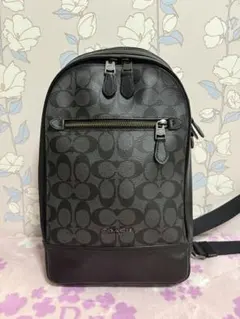 COACH ブラックボディバッグ