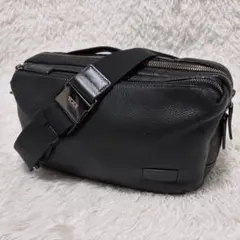 【美品】TUMI ハリソン カメラバッグ レザー 2層式 ショルダーバッグ 黒 美品】TUMI ハリソン カメラバッグ レザー 2層式 ショルダーバッグ 黒