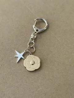 CHANEL ホリデー限定チャーム　キーホルダー　カメリア
