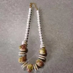 アンティーク調のネックレス　昭和レトロ　薔薇　ビーズ