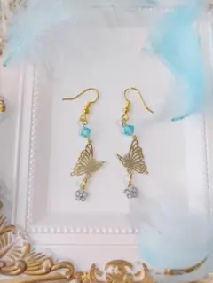 ♪期間限定値下げ♪☆ハンドメイド☆アクセサリー　蝶々とお花　ピアス　ゴールド