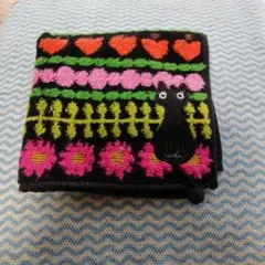 黒猫デザインのカラフルハンカチ