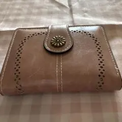 穴あき装飾 ピンク 二つ折り財布　新品未使用