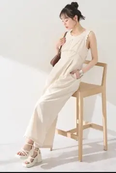 アースミュージックアンドエコロジー ミニフリルフロントジップロンパース