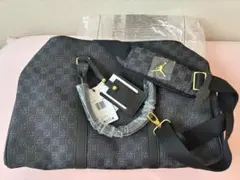 未使用級 JORDAN ジョーダン モノグラム ボストンバッグ 40L 黒 - メルカリ