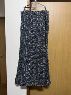 黒 小花柄 ロングスカート