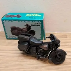 ミニチュア　鉛筆削り　アンティーク　BMW PENCEL SHARPENER