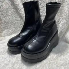 極美品　黒 レザー 厚底ブーツ ジッパー付き　23.5cm
