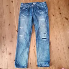 大幅お値下げ‼️YANUK ヤヌーク　ダメージ加工ジーンズ