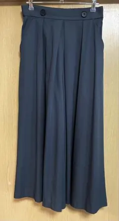 アンタイトル　黒いボタン付きワイドキュロットパンツのサムネイル