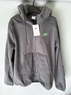 新品　Nike フリースパーカー ジップ　M グレー　グリーン文字　ナイキ