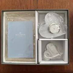 WEDGWOOD ウエッジウッド　フォトフレームとハート型置き時計