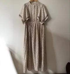 小花柄ワンピース