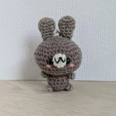 あみぐるみ　うさぎさん　茶グレー？　キーホルダー　ハンドメイド