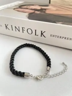 ハンドメイドツイストコードブレスレット/シルバー/ブラック　新品　サイズ調整可能