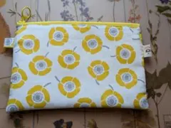 フラットポーチ　マルチケース