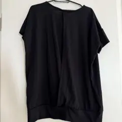 黒の半袖Tシャツ