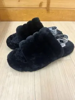 UGG アグ ファーサンダル　ブラック　24.5cmのサムネイル