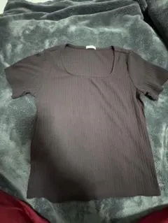 ダークブラウン スクエアネック Tシャツ 半袖