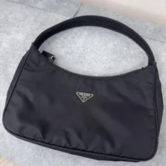 PRADA プラダ アクセサリーポーチ ワンショルダー ナイロン 三角ロゴ 黒のサムネイル