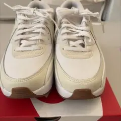 ウィメンズNike Air Max 90LV8 厚底　ホワイト美品