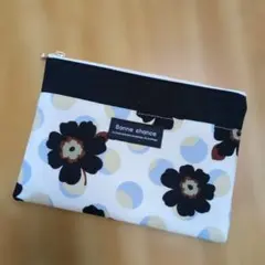 ハンドメイド　フラットポーチ　北欧風花柄