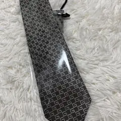 GUCCI 幾何学模様 ネクタイ　シルク　美品