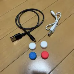 USBケーブル2本とSwitchスティクカバー4つ
