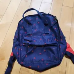 ネイビー レッド アルファベット刺繍リュックのサムネイル