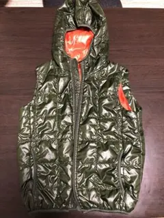 ユニクロ　ダウンベスト　140センチ　カーキ　モスグリーン　オリーブグリーン