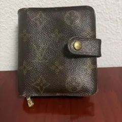 Louis Vuittonのモノグラムデザインの二つ折り財布