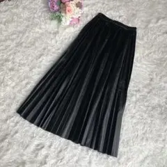 美品☆プリーツスカート　レザー風　黒のプリーツロングスカート　FREE