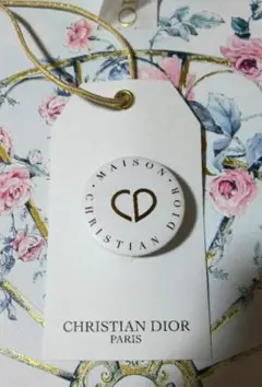 ★白が映えて可愛い≪Dior≫★缶バッチ【ノベルティ、新品、未使用】