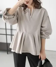 ブラウス シャツ パールデザインプルオーバー レディース　フリーサイズ